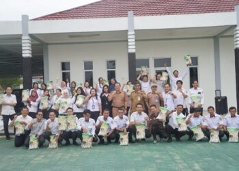 PWI Kalteng dan Mitra Media Berbagi Kasih untuk PPNPN Lingkup Diskominfosantik Kalteng