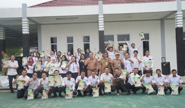 PWI Kalteng dan Mitra Media Berbagi Kasih untuk PPNPN Lingkup Diskominfosantik Kalteng