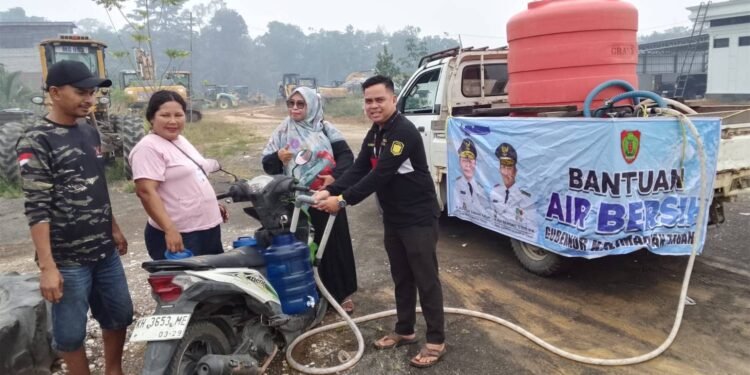 Pemprov Kalteng Salurkan 101.800 Liter Air Bersih untuk Warga Terdampak Kekeringan