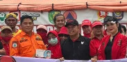 Peduli Karhutla, PDI Perjuangan Kalteng Bantu Logistik Satgas dan Bagikan Masker ke Warga